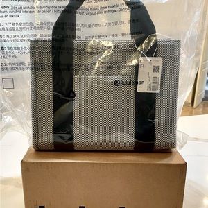 NWT Lululemon Two-Tone Canvas Tote bag Mini 4.5L